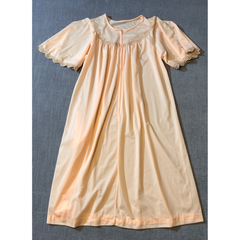 Vintage Deena Nightgown Peach Lace Trim Short Sleeve Zipper Front Women's Small‎